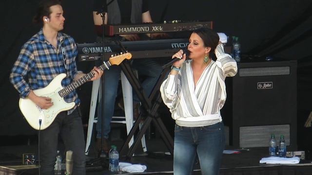 2020 03 03 Sara Evans - Hard To Say I'm Sorry