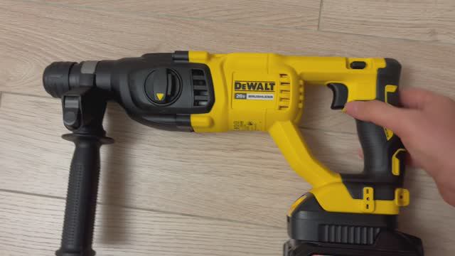 Перфоратор Dewalt DCH133