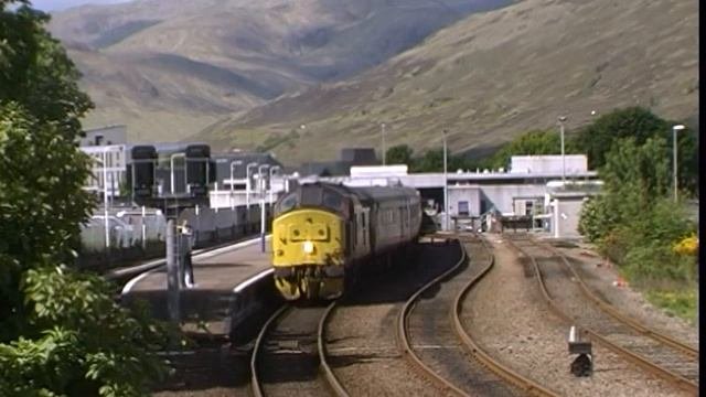 37427 Fort William 31 May 2005