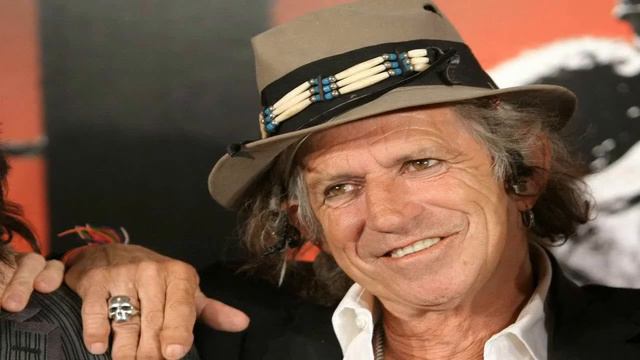 Justin Bieber se hace de palabras con Keith Richards.