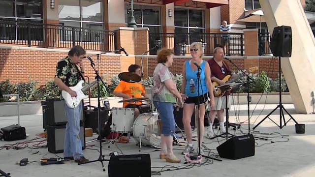 Mustang Sally - Boomerang plays Silver Spring's Veterans Plaza