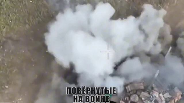 Подорвавшийся на мине Т-64БВ ВСУ в объективе украинских дронов.