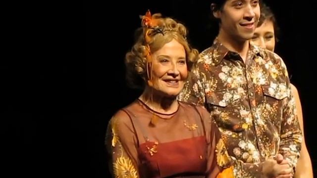 Gloria Menezes reapresenta "Ensina me a Viver "