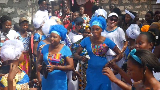 Mapenzi na Kalu walivyosakata Bango siku ya Kuhaswa - song by Fadhili Bavyombo
