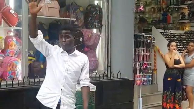 Cantor Leandro Silva