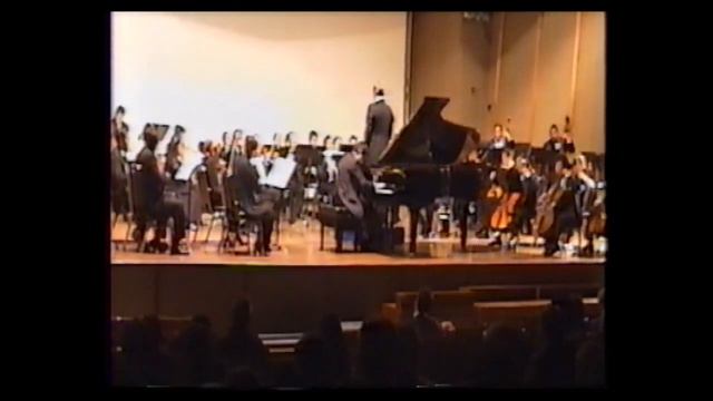 Beethoven's Piano Concerto No. 4 in G major. III Rondo (Vivace). Carlos Cuenca, Piano.