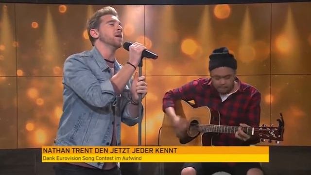 Nathan Trent cantando Good Vibes en acústico en Cafe Puls NathanTrentEs