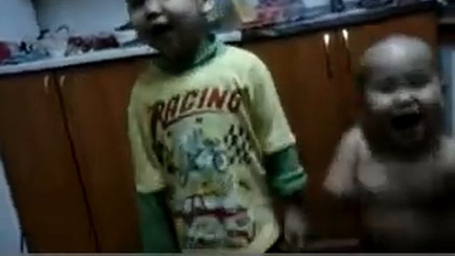 дети дуэт поют