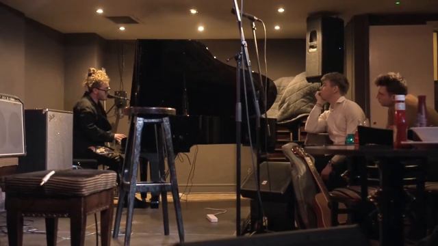 Cristopher Rose - Away [Live @ The Spice of Life Open Mic / London]