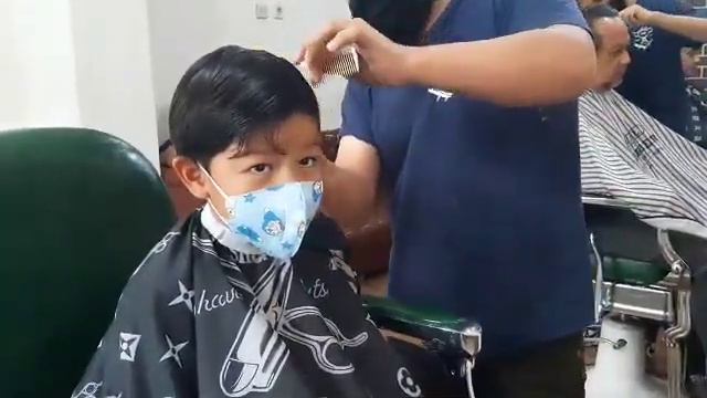 NGABUBURIT !! anter akang Musa cukur rambut