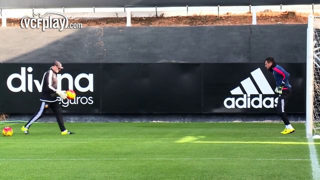DIEGO ALVES ENTRENAMIENTO EN CÉSPED 071215