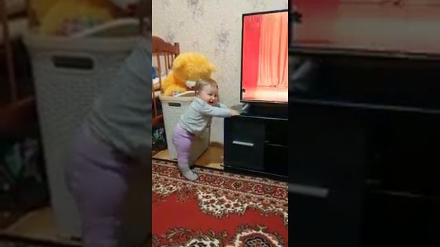 Лезгинка. Маленький джигит 11 месяцев танцует.
