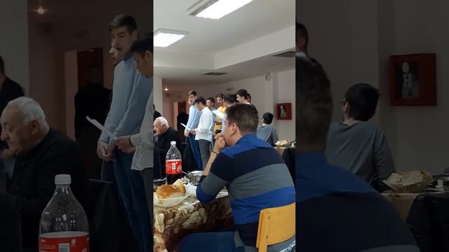 Prizrenski bogoslovi pevaju Simonida ( Simonida sanak usnula)
