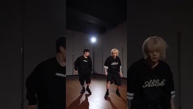 Stray kids - Chk Chk boom