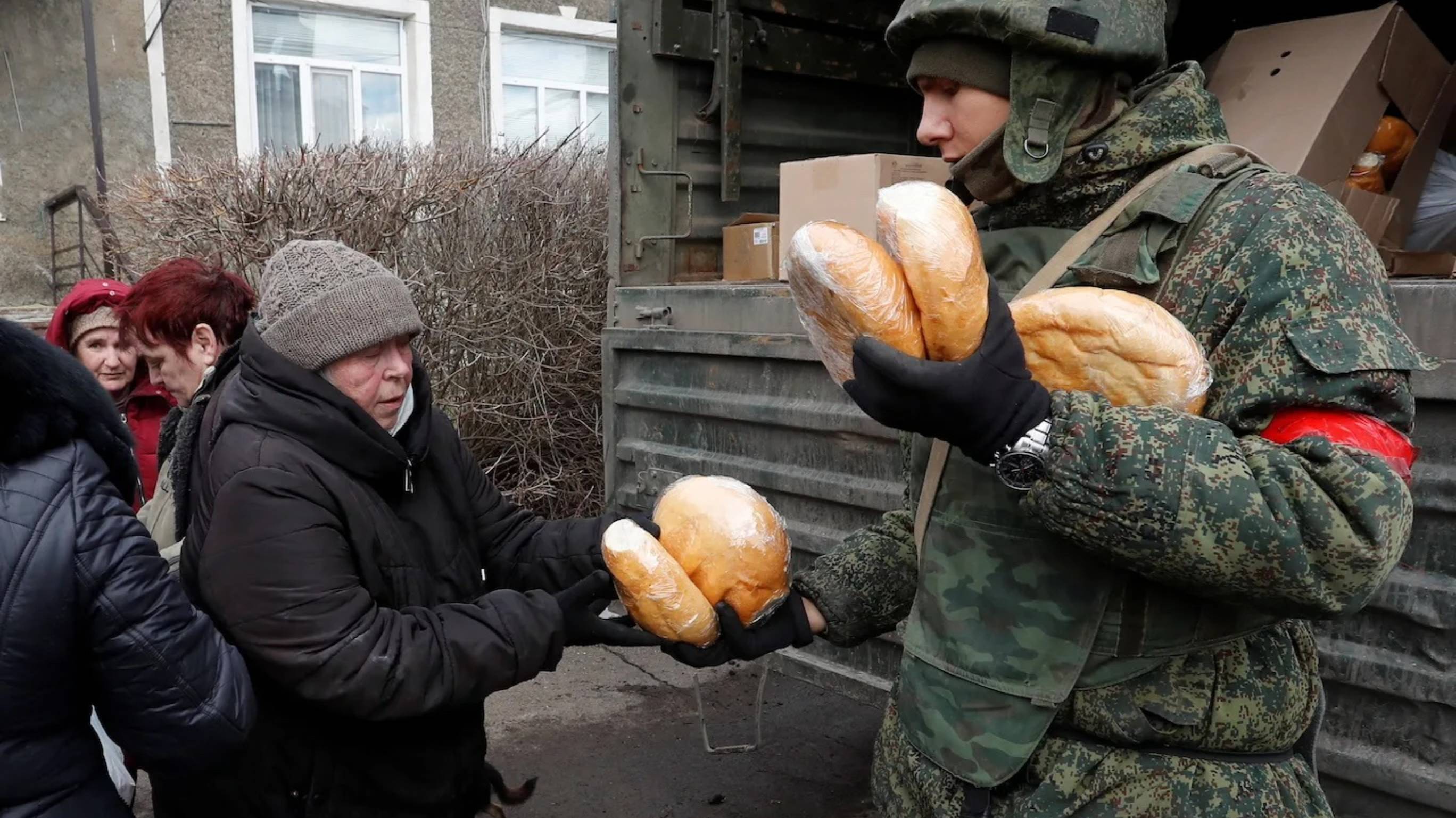 «В Мариуполе свой солдатский паек отдавали беженцем, сами жили впроголодь»