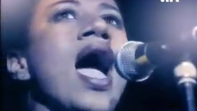 Mike Oldfield & Cara Dillon - Man in the rain
