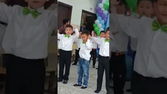 Алымбек в выпускном. Садик Адэми.(1)