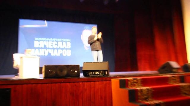 Алла Смирнова 1 класс ДООП  театрального искусства задаёт вопрос Вячеславу Манучарову.