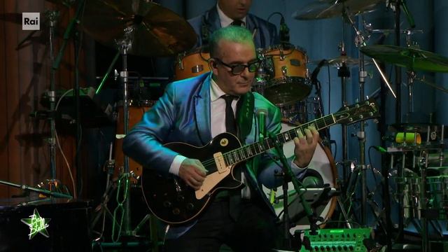Giovanni Caccamo interpreta "Can't Take My Eyes Off of You" - Bar Stella 14/11/2023