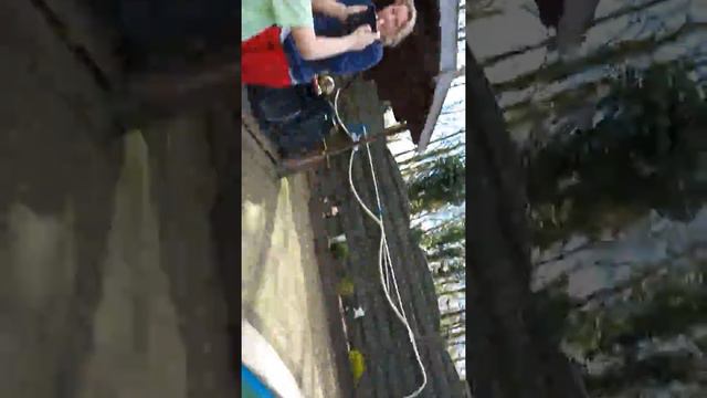 Kort filmpje over sleep reclame in de bomen