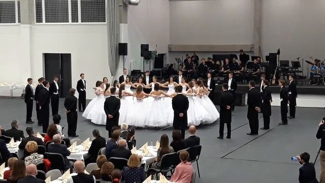 Szalagavató Refi Gimi Tata .2018. 12B Osztály.