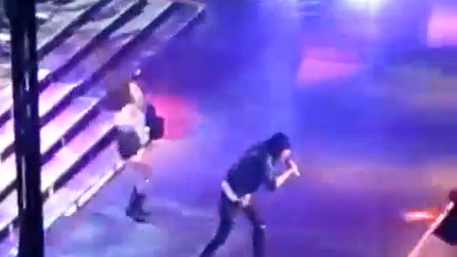 Miley cyrus And Trace Cyrus preforming HOVERING live !!!!