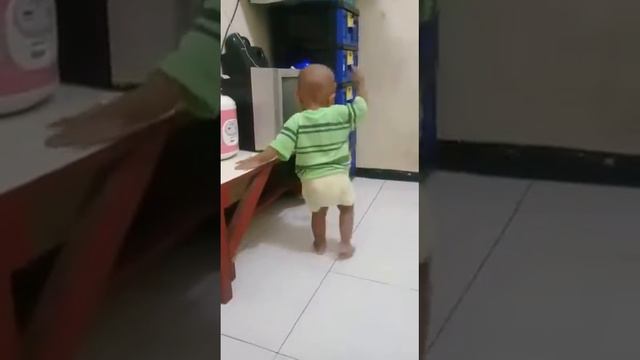 jadilah anak yang berbakti kepada ibu dan ayah