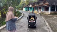 KAK DIMAS NEMENIN HANIN COBAIN TRUK BARUNYA.. ENAK KAK DIMAS SKNG BISA NAIK DI BELAKANG..