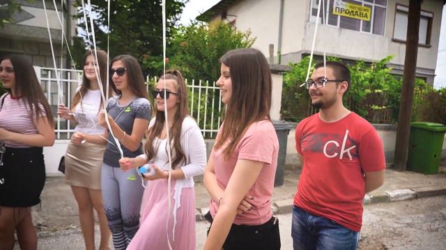 Покана за бал от 12 А клас на СУ "Проф д-р Асен Златаров" за г-жа Муратева
