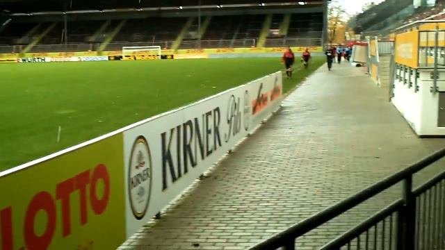 Spieler von Mainz 05 gehen zum Training HD