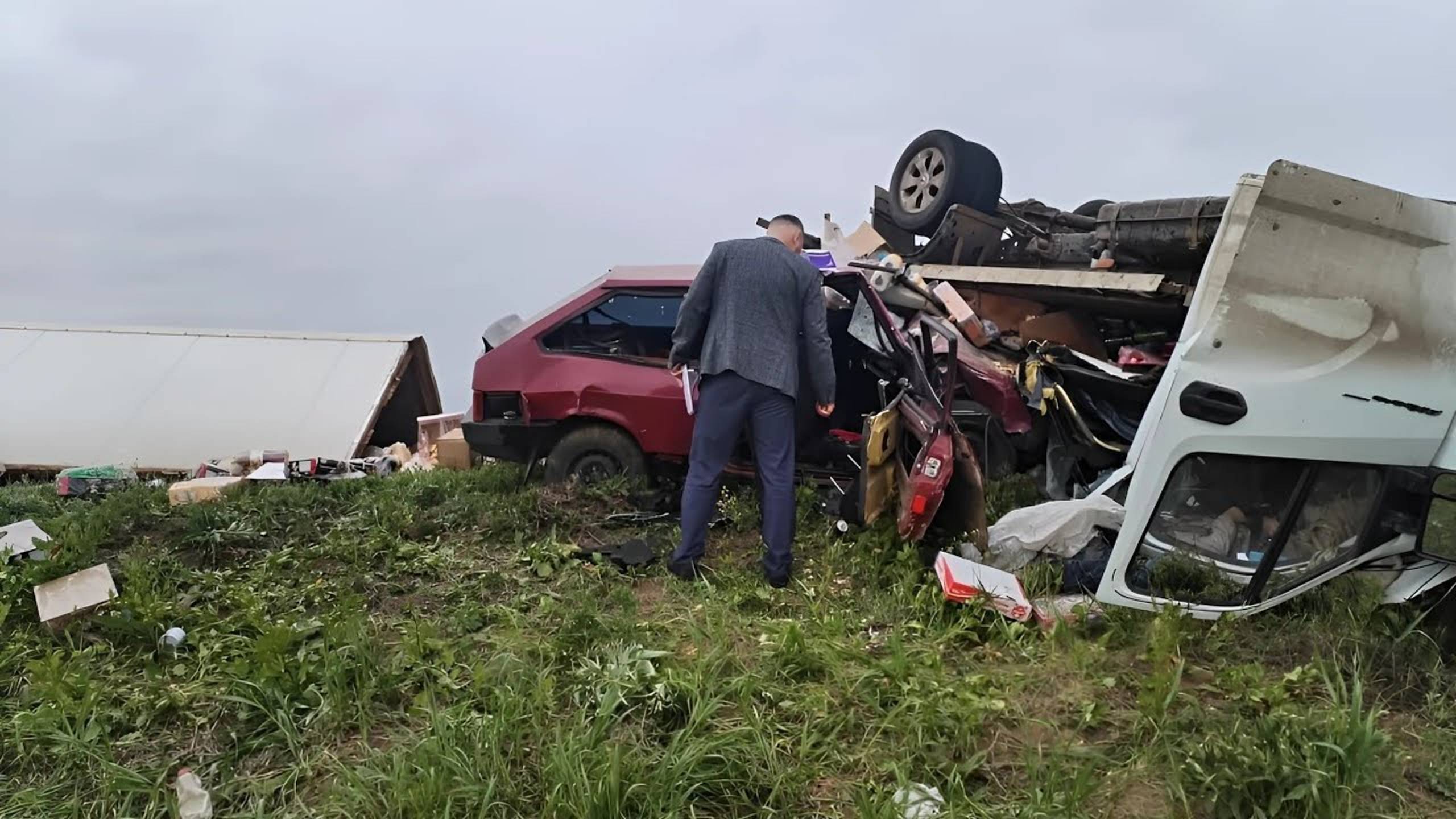 «Опрокинулась на встречную восьмёрку». Три человека погибли в ДТП в Ростовской области.