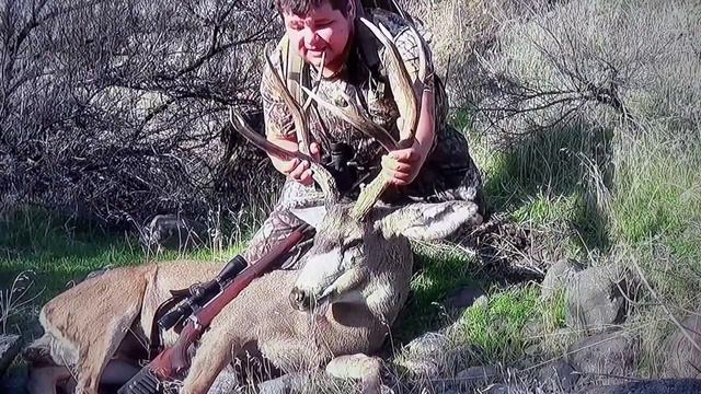 Washington state mule deer hunt 4×5  Down!!! (solo hunt self filmed )