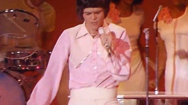 Donny & Marie Osmond - "This I Promise You / Old Man Auctioneer / Everybody's Somebody's Fool"...