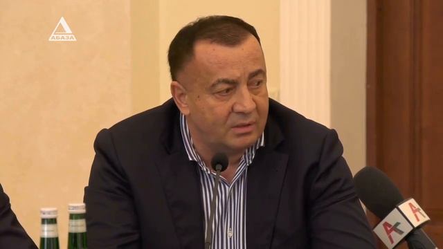 Михаил Сичинава  хочет разрешить русским покупать квартиры в Абхазии