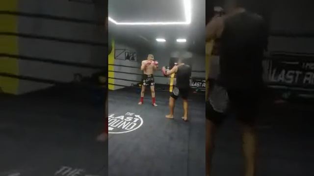 KADİR NAYCI VE OSMAN AYTEMİZ MUAY THAİ PAD ÇALIŞMASI 👍