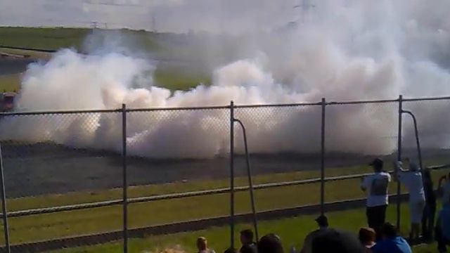 Ahmet the crazy Turk ripping a crazy burnout in his HD ute at 2010 Street Machine Supernats