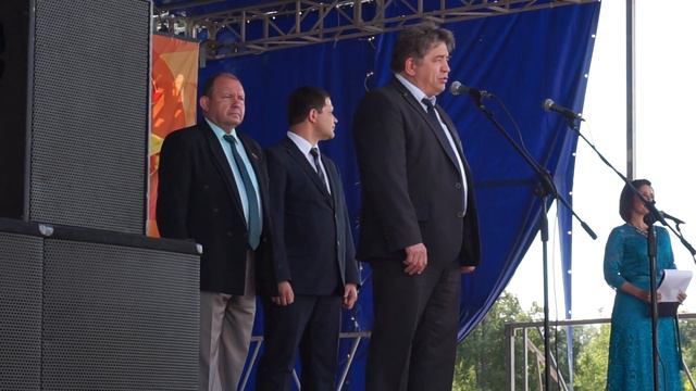Мэр Бердска поздравляет выпускников-2017
