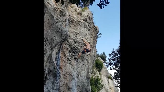 Fluido rosa 7a+  |  Falesia della coccinella (uncut)