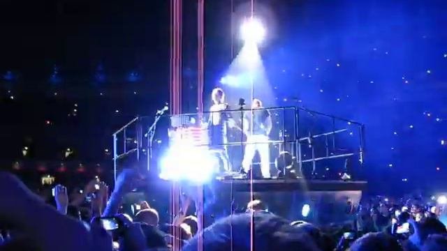 Dom And Chris From Muse Solo In Wembley