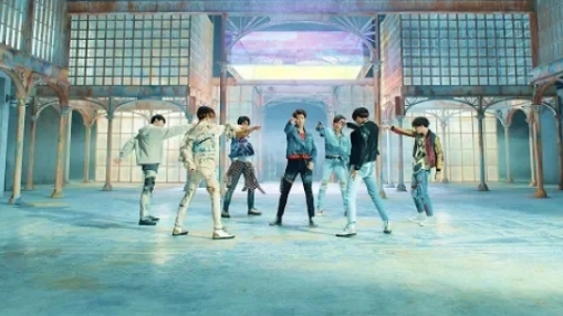 BTS "FAKE LOVE" MV