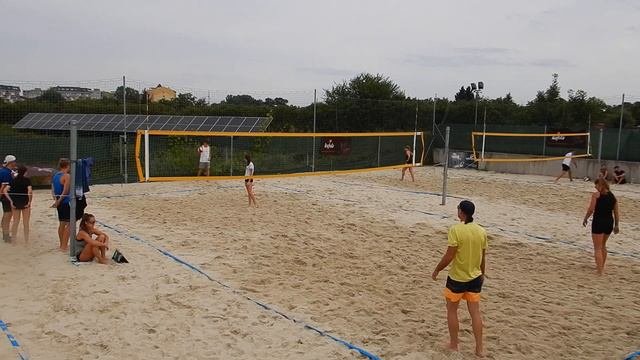 2023-09-03- LOL Open Beach Cup 1+1, Grygera-Majerová (blíže)- Štýbnar-Chládková 0:2