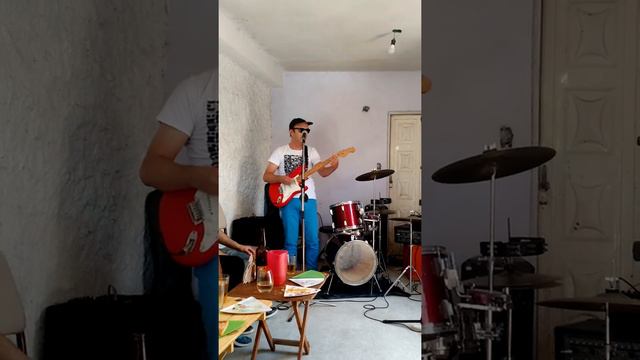 MAURICIO ROMERO - Solo cuando el sol se va