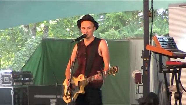Samuli Putro -  Tuhkaa korulippaassa