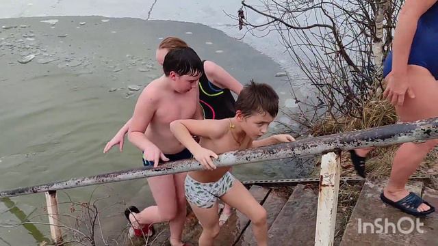 вода и лёд, на улице минус 5