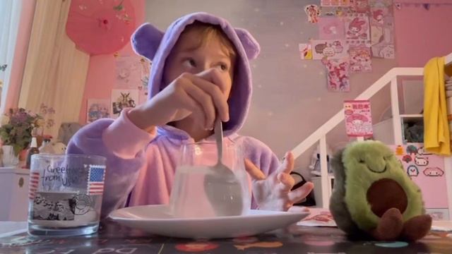 Polly experiment with yeast.
Песок и дрожжи. Что из них одушевленное?
https://anglomama.club/