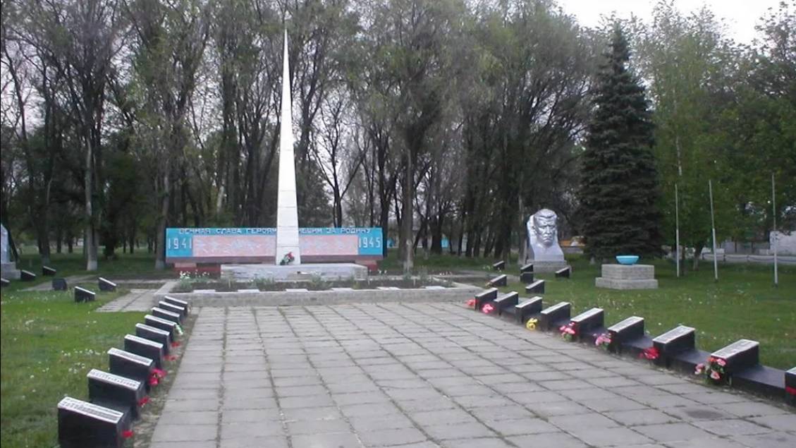 Поклон живим. Погибшим слава.
