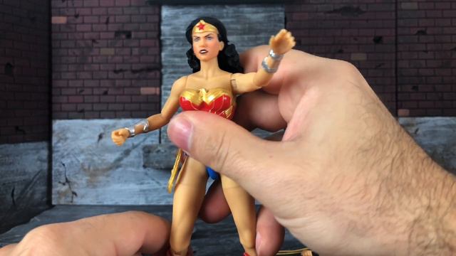 Mezco Wonder Woman Classic Exclusive. One 12 Collective. Red Cup Review