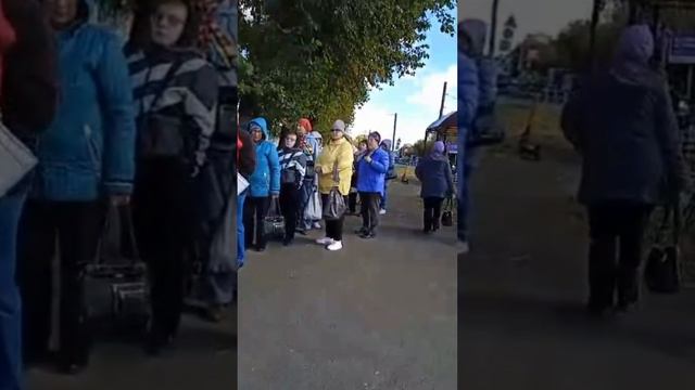 Выгодно! Удобно! Экономно! Всего пятьдесят минут в очереди и транспортная карта ваша.