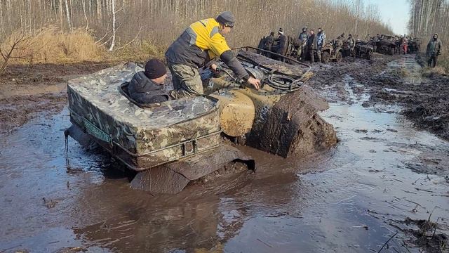 Порвали редуктора на большом вездеходе.