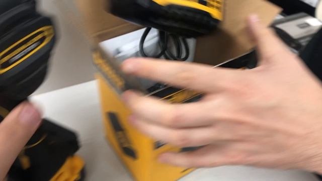 Шуруповерт DeWalt  20.900